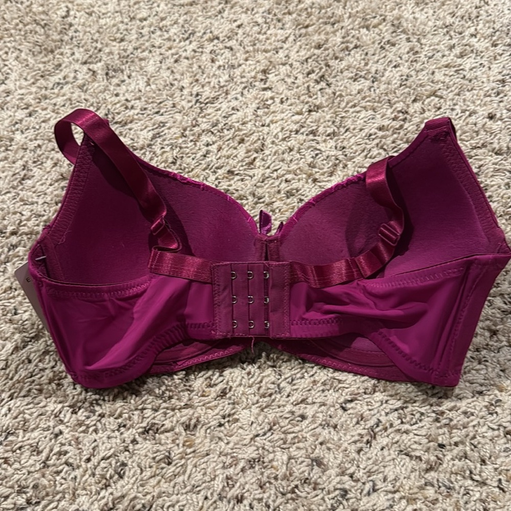 Size 34D purple bra with lace detail - Picture 3 of 4